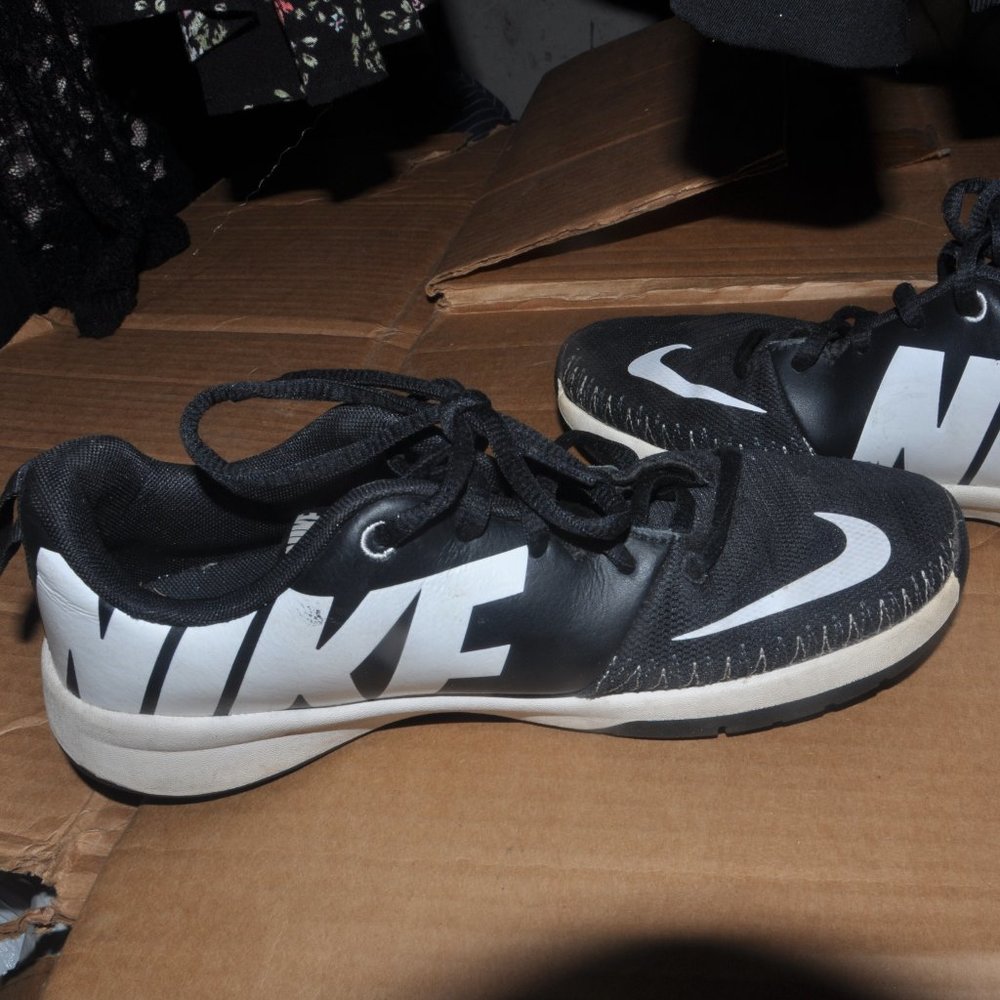 nike team hustle d7 size 6.5